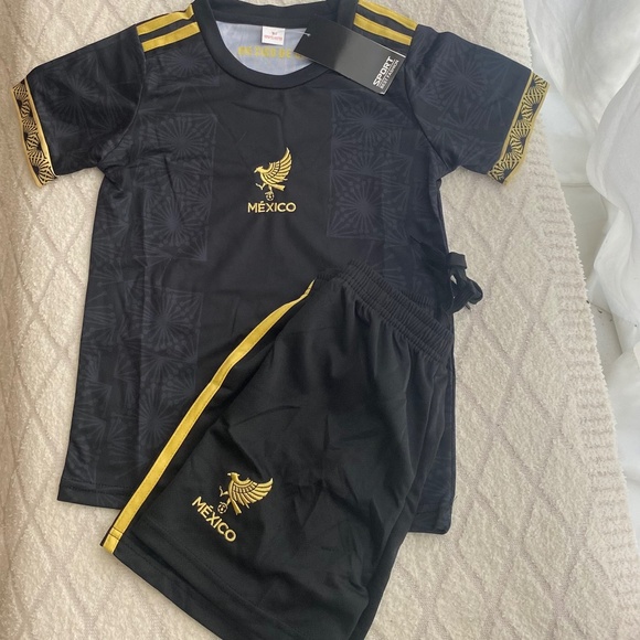 Mexico soccer men’s jerseys and short - Picture 1 of 2